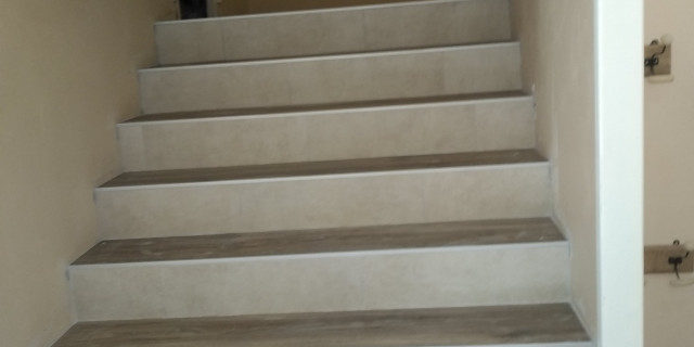 Renovation escalier deux colorie -  Limas - 4 Angles
