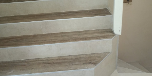 Renovation escalier deux colorie -  Limas - 4 Angles