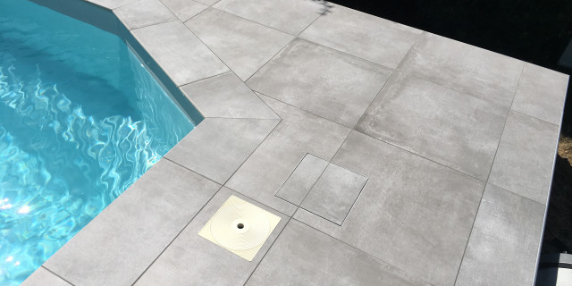 Terrasse et tour de piscine -  Mogneneins - 4 Angles